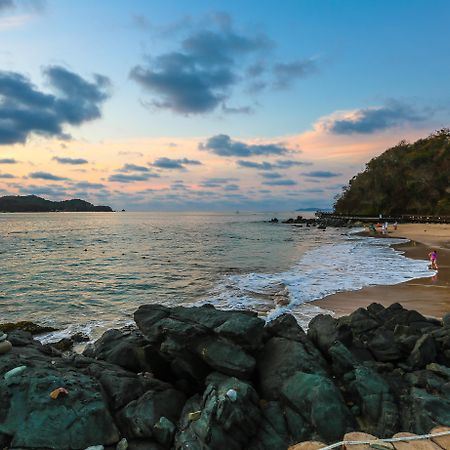 Azul Ixtapa Grand All Inclusive Suites - Spa & Convention Center Buitenkant foto Sunset at the beach