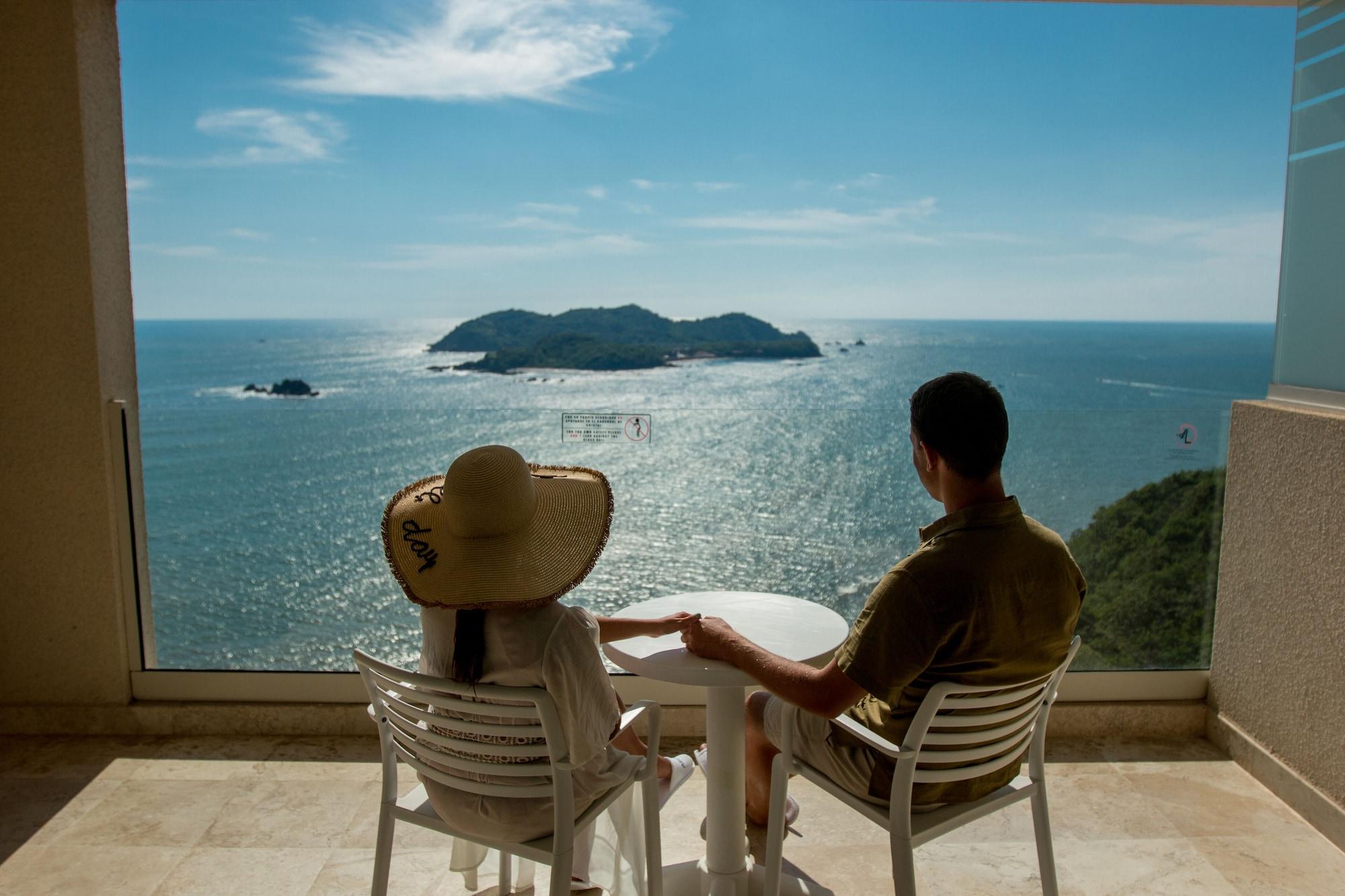 Azul Ixtapa Grand All Inclusive Suites - Spa & Convention Center Buitenkant foto View of the Bay of Banderas from the Hotel Nayara