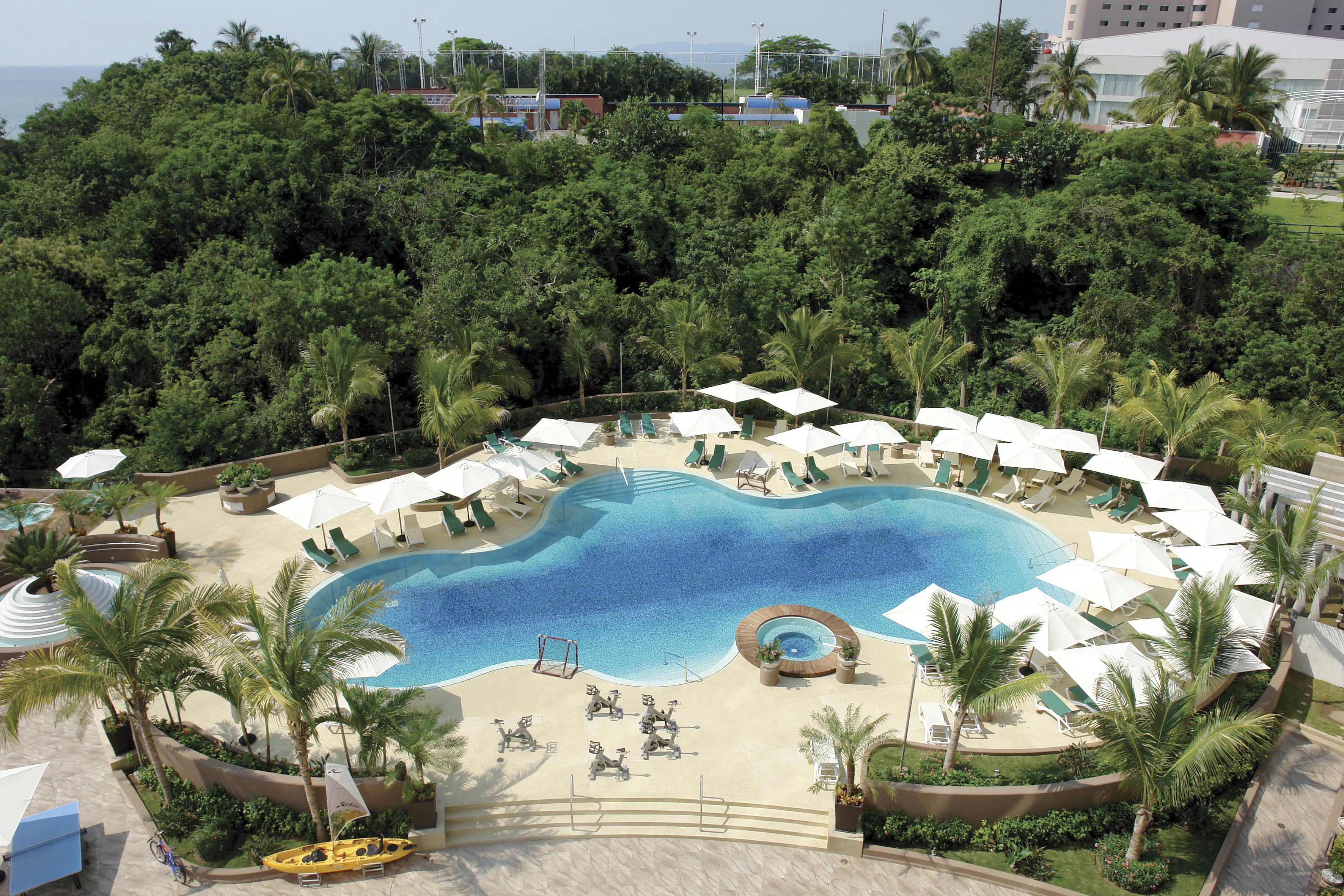 Azul Ixtapa Grand All Inclusive Suites - Spa & Convention Center Buitenkant foto The pool at the Shangri-La Hotel, Kuala Lumpur